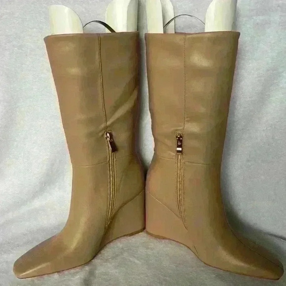 Torgeis New York Milan Taupe Wedge Boot NWOT - 8.5 - Picture 4 of 10